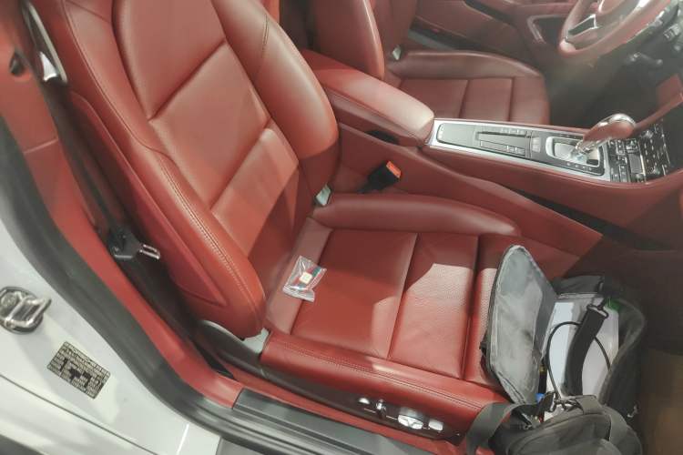 Used Porsche 718 2016 Cayman 2.0T
