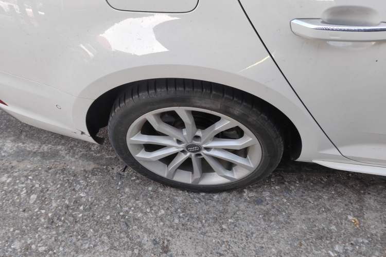 Used Audi A4L 2019 40 TFSI Fashion Version China V