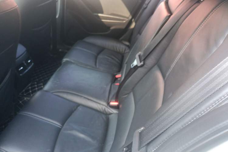 Used Mazda Mazda 3 Axela 2019 Cloud-Controlled Version Hatchback 2.0L Automatic Luxury Model China VI Standard
