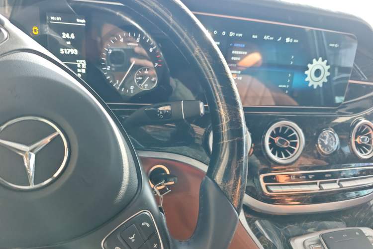 Used Mercedes-Benz Vito 2023 2.0T Elite Version 7 Seats
