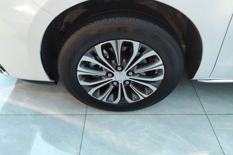 Used Buick GL8 2023 Land Executive Class 652T Luxury Model
