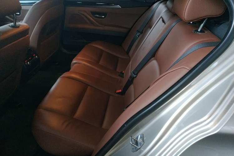 Used BMW 5 Series 2014 528Li Leading Model
