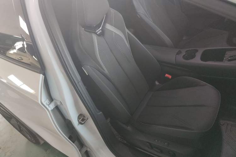 Used Volkswagen ID.UNYX 2024 Pro Long-Range Version
