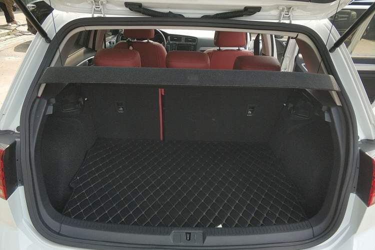 Used Volkswagen Golf 2018 230TSI Automatic Comfort Model
