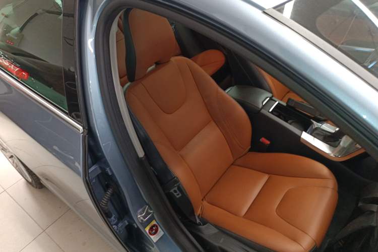 Used Volvo S60 2017 S60L T4 Smart Range Edition
