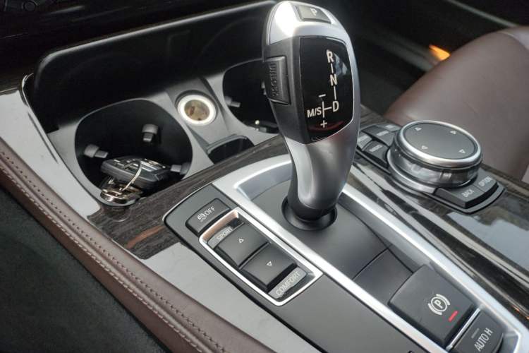 Used BMW 5 Series 2014 525Li Luxury Design Package
