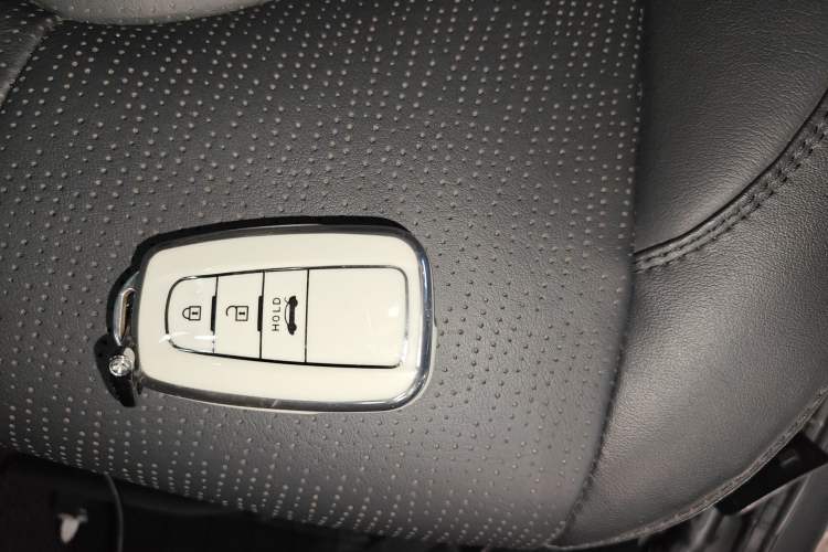 Used Toyota Avalon 2019 2.0L Luxury Edition China VI Standard
