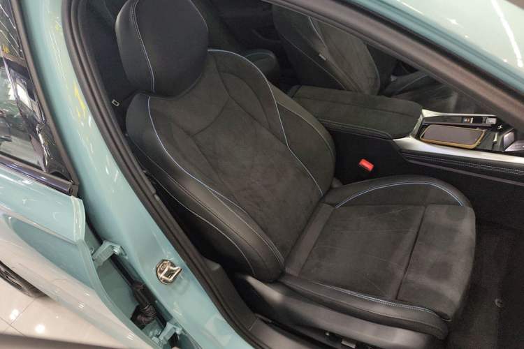 Used Volkswagen Passat 2025 Pro 380TSI Starry Dragon Luxury Edition
