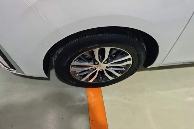 Used Buick GL8 2023 ES Lu Zun Deluxe Model
