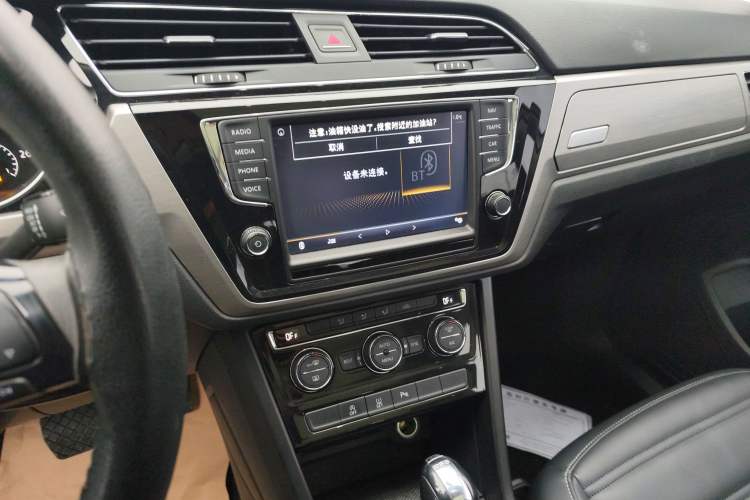 Used Volkswagen Touran 2018 Volkswagen Touran L 280TSI DSG Comfort Edition 7 Seats China VI Standard
