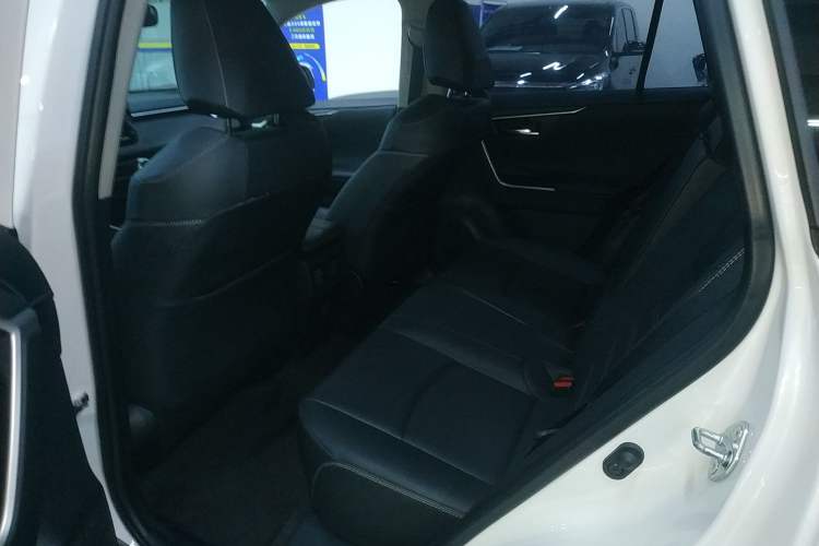 Used Toyota RAV4 2023 2.0L CVT Two-Wheel Drive 20th Anniversary Platinum Edition
