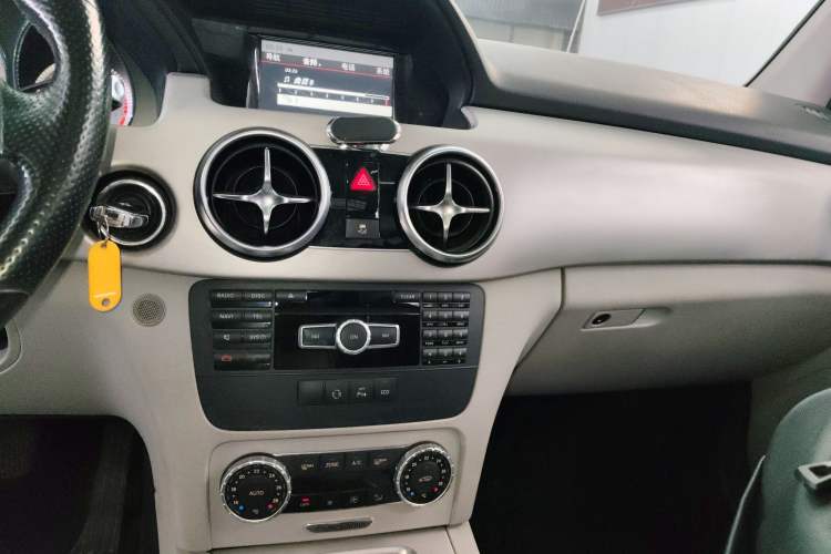 Used Mercedes-Benz GLK-Class 2015 GLK 260 4MATIC Dynamic Edition Ultimate Version
