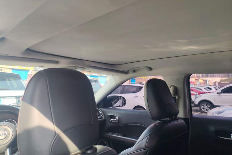 Used  Compass 2019 220T Automatic Family Edition
