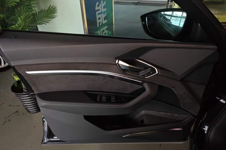 Used Audi e-tron 2019 55 quattro Technology Edition
