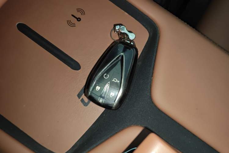 Used Changan UNI-Z New Energy 2024 Blue Whale Smart Electric iDD 125km Beyond Edition
