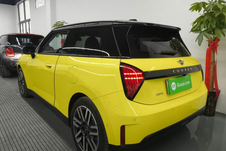 Used  Electric MINI COOPER 2024 456km COOPER E Classic Edition