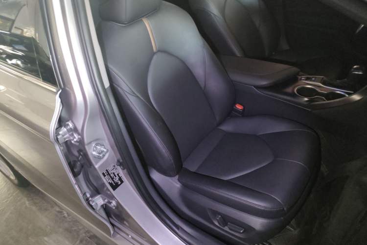 Used Toyota Camry 2021 2.0G Luxury Edition
