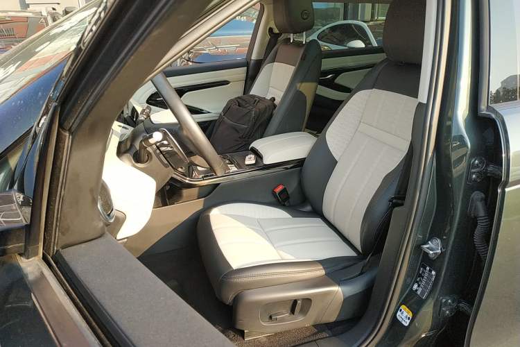 Used Land Rover Range Rover Evoque 2021 Range Rover L 249 PS R-Dynamic SE Luxury Edition
