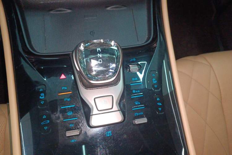 Used Denza D9 2022 DM-i 970 Four-Wheel Drive Flagship Model