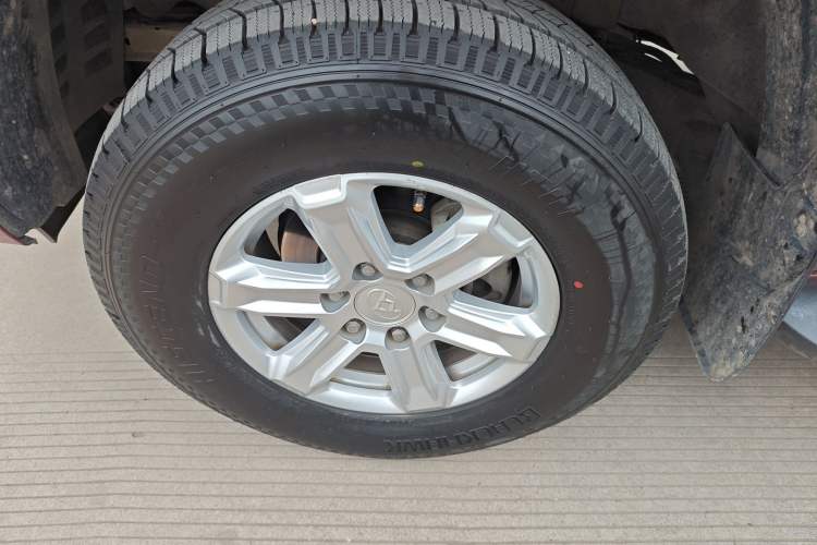 Used SAIC MAXUS T60 2017 2.4L Gasoline Manual Two-Wheel Drive High-Ride Elite Standard Van