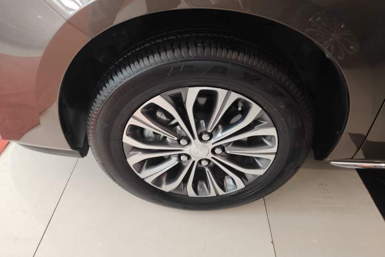 Used Buick GL8 2023 Land Executive Class Comfort Model
