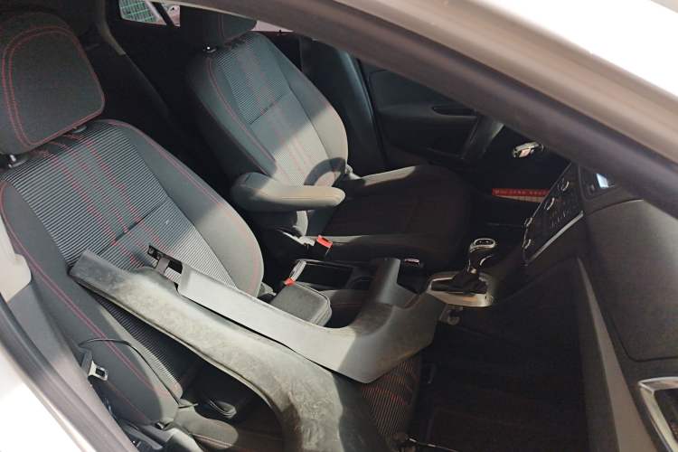 Used Buick Encore 2015 1.4T Automatic Two-Wheel Drive Urban Elite Version
