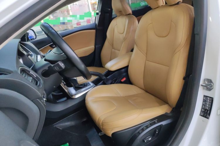 Used Volvo V40 2017 T4 Smart Luxury Edition
