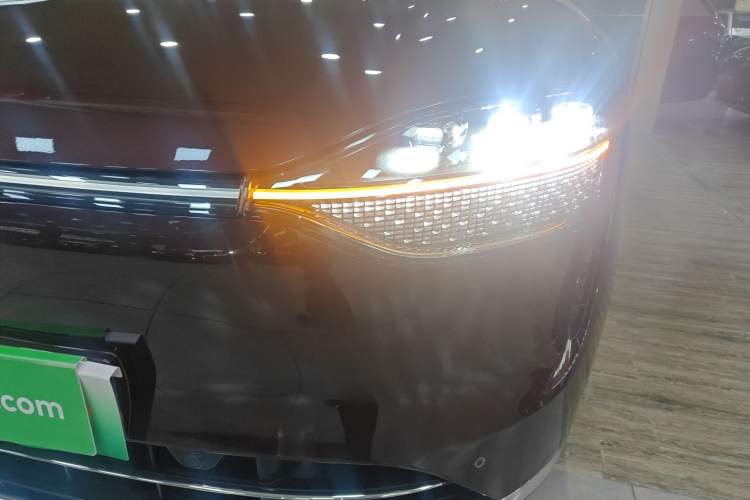 Used Hima AITO M9 2025 Extended-Range Ultra Version 52 kWh 6-Seater
