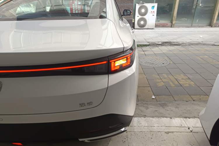 Used Changan Eado 2025 Blue Whale 1.5T 500Bar Prestige Model