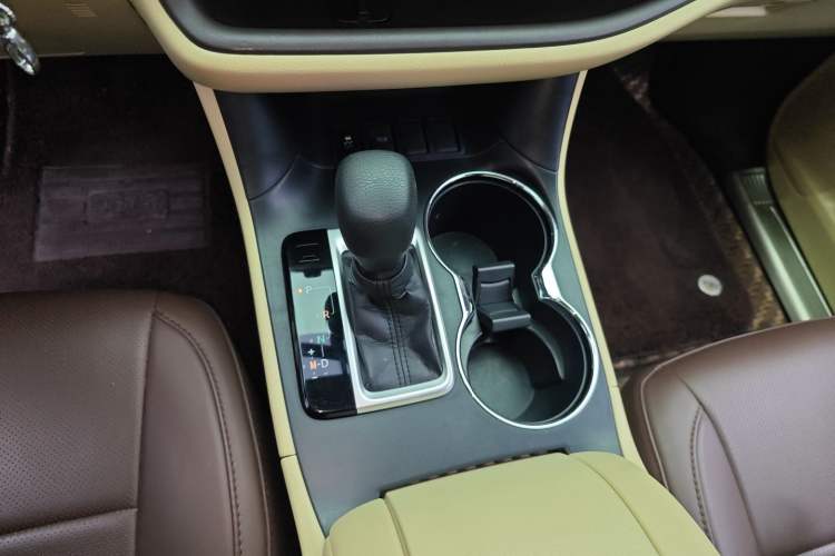 Used Toyota Highlander 2018 2.0T Two-Wheel Drive Elite Version 5 Seats China VI Standard