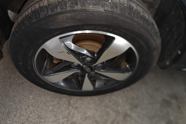 Used  Refine S3 2018 Custom Edition 1.6L CVT Luxury Smart Model
