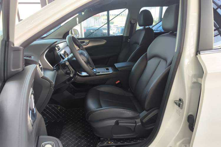 Used Roewe RX5 2023 PLUS 330TGI Automatic Trendsetting Smart Edition
