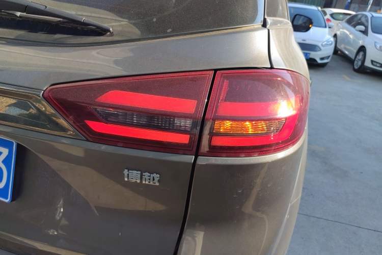 Used Geely Auto Emgrand X7 Sport 2020 1.8TD DCT Two-Wheel Drive Smart Connect 4G-Enabled Version
