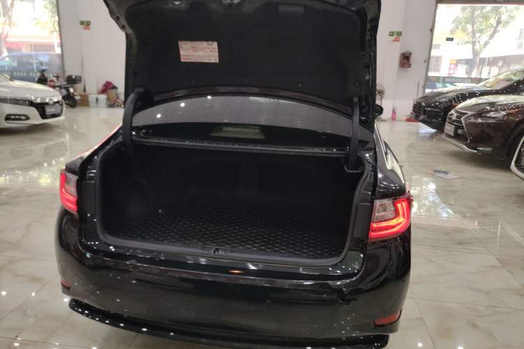 Used Lexus ES 2015 300h Luxury Edition