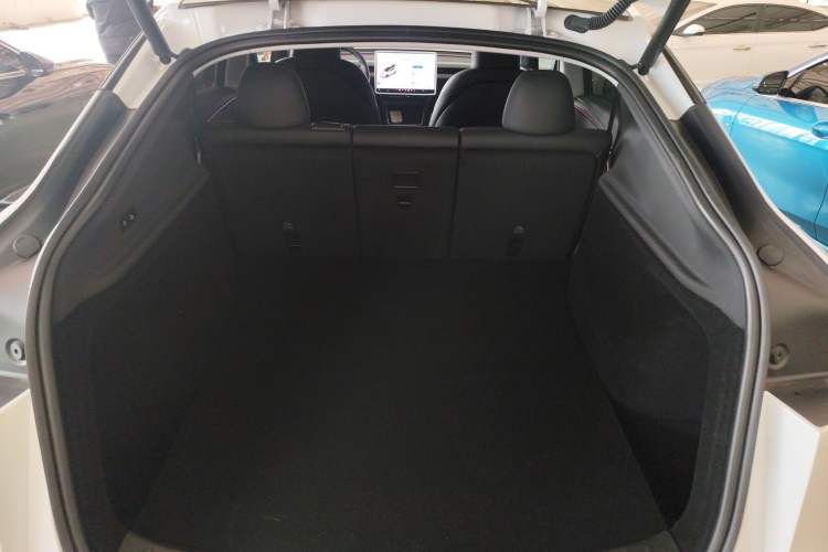 Used Tesla Model Y 2025 Long-Range All-Wheel-Drive Version
