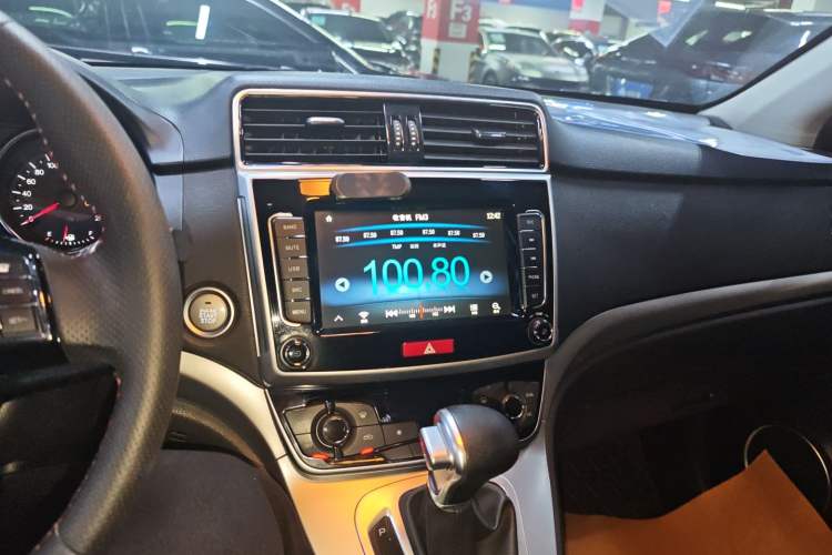 Used Haval M6 2019 1.5T DCT Two-Wheel Drive Elite Version China VI Standard
