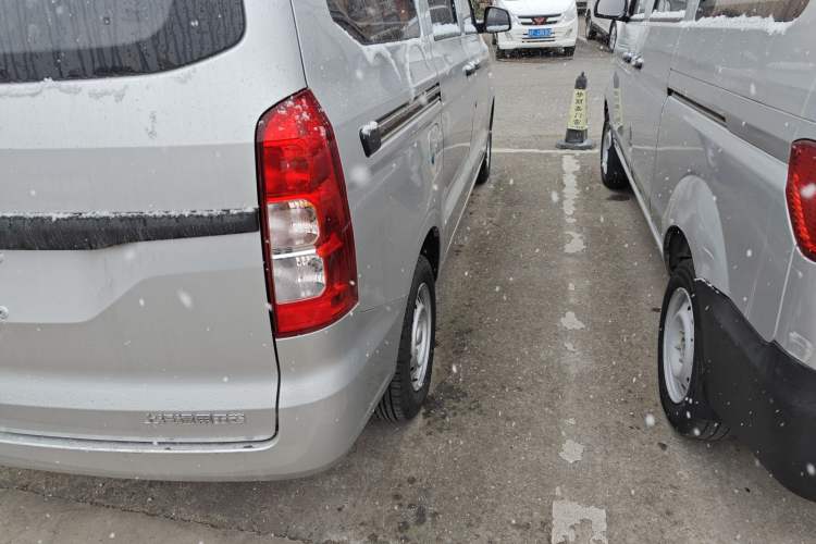 Used Wuling Hongguang V 2022 1.5L Jingqu Edition Electric-Assist LAR
