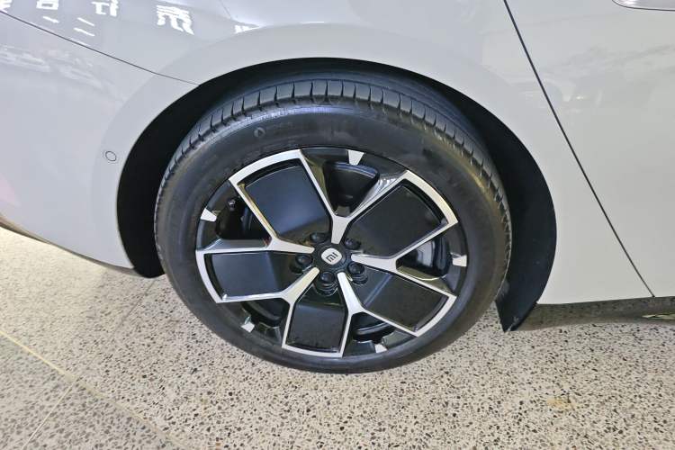 Used  SU7 2024 Rear-Drive Long-Range Intelligent Driving Version
