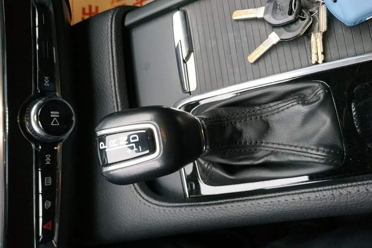 Used Volvo V90 2017 Cross Country T5 AWD Smart Range Edition
