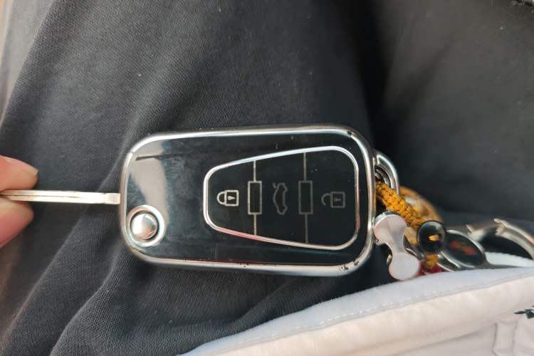 Used Roewe 360 2015 1.5L manual luxury edition
