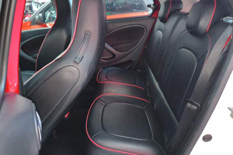 Used  forfour 2016 1.0L 52 kW Passion Edition
