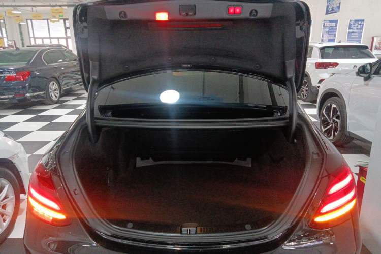 Used Mercedes-Benz E-Class 2018 Facelift E 300 L Luxury Edition