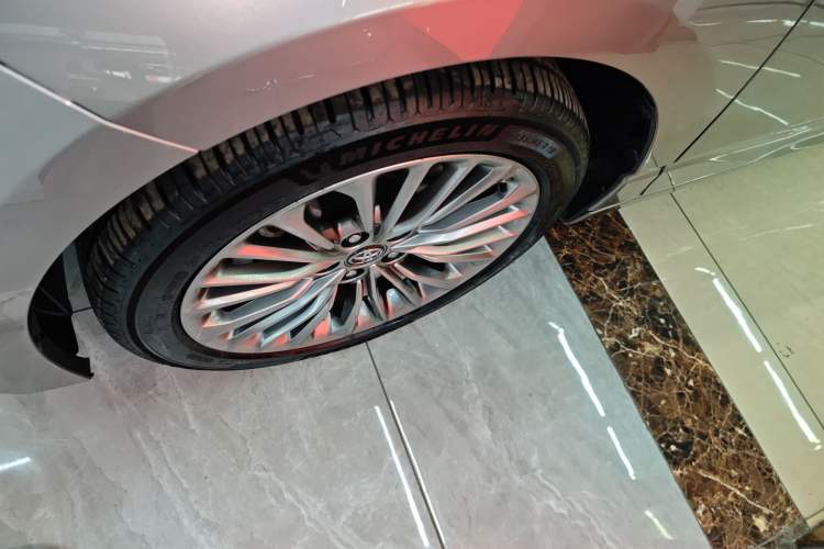 Used Toyota Avalon 2019 Dual-Engine 2.5L XLE Prestige Version China VI Standard