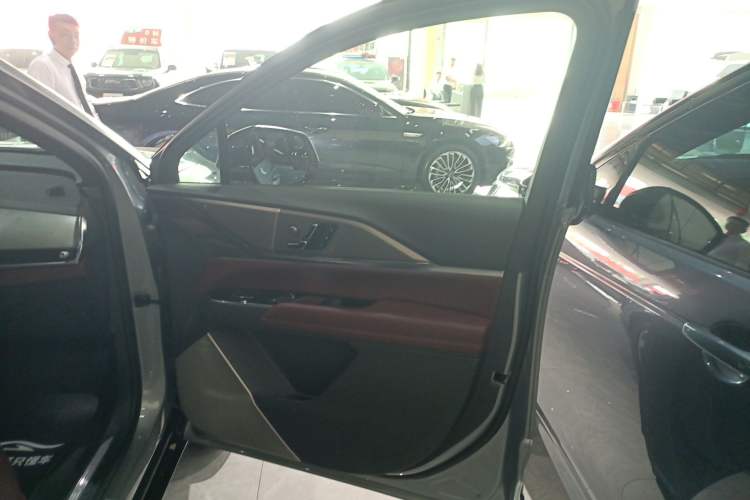 Used Cadillac XT5 2025 2.0T Platinum Edition
