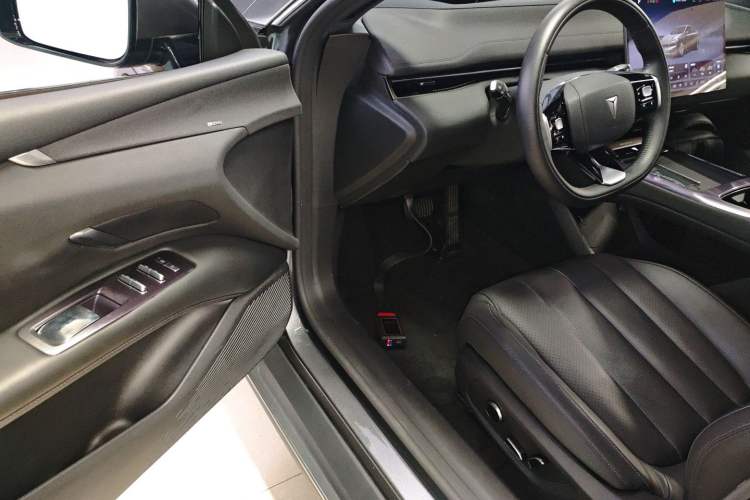 Used  L07 2024 230Max Qiankun Intelligent Driving ADS SE Range-Extended Version