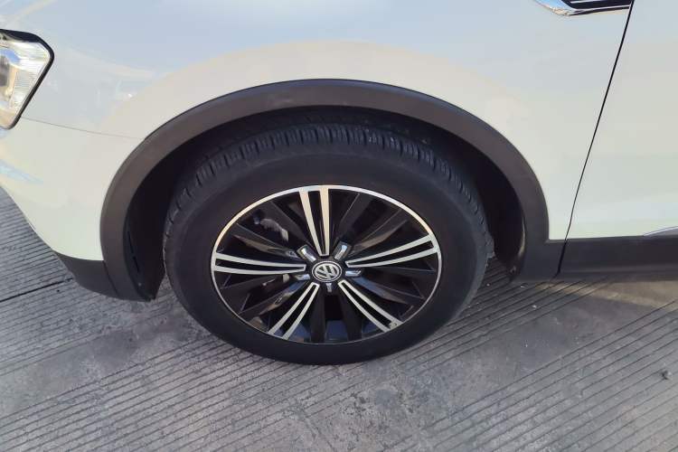 Used Volkswagen Tiguan L 2019 Updated Version 330TSI Automatic Two-Wheel Drive Panoramic Comfort Edition China VI Standard
