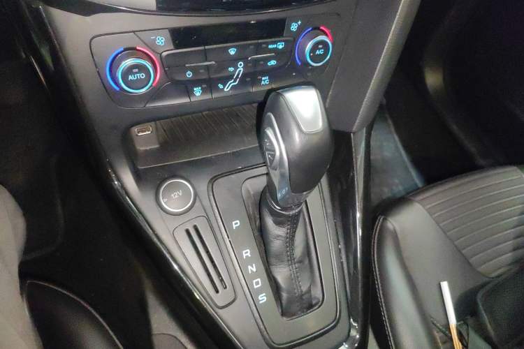 Used Ford Focus 2017 Hatchback 1.6L Automatic Fashion Edition Smart Drive Version
