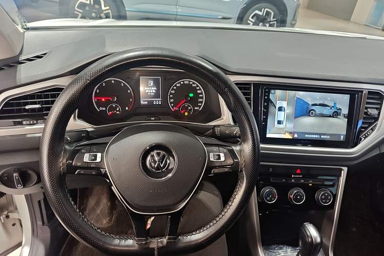 Used Volkswagen T-ROC 2019 230TSI DSG Two-Wheel-Drive Advanced Version China VI Standard
