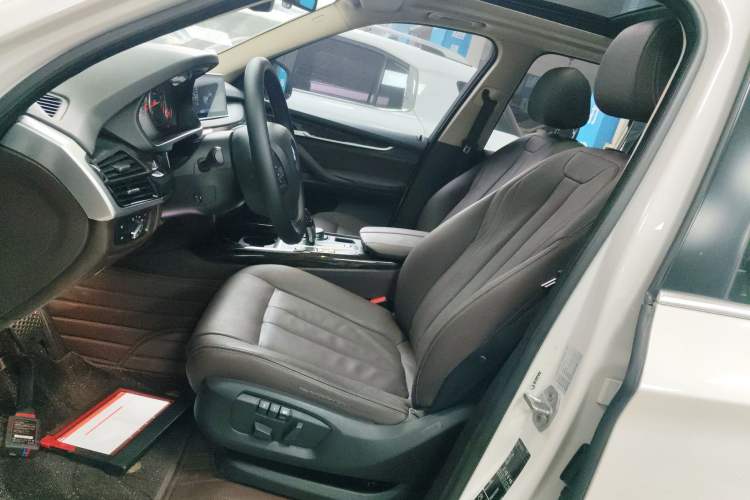 Used BMW X5 2015 xDrive28i
