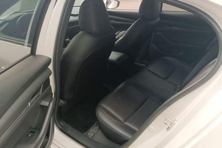 Used Mazda Mazda 3 Axela 2020 1.5L Automatic Luxury Version
